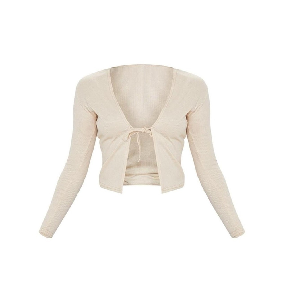 PrettyLittleThing Cream Long Sleeve Crop Top